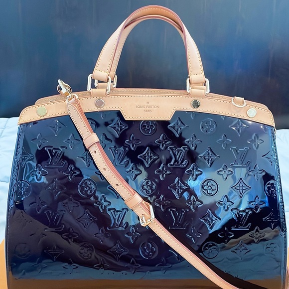 Louis Vuitton Vernis Brea GM Handbag! Was Retailed For $3050 + Tax! - Picture 12 of 16